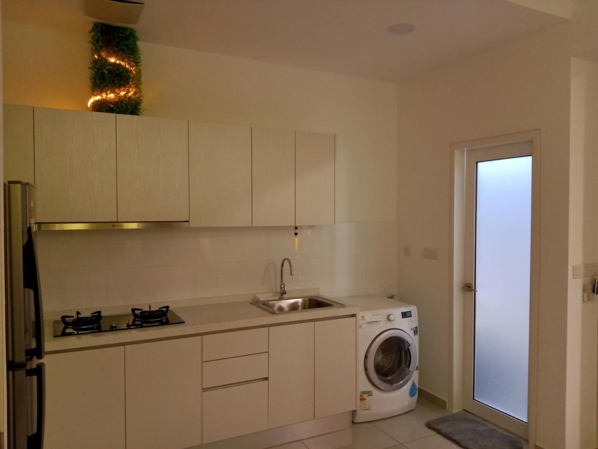 #4 Summer Studio - One South Seri Kembangan Luaran gambar